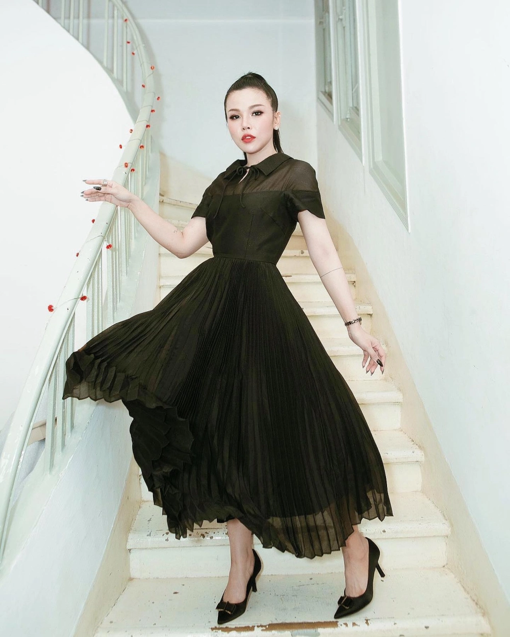 Tạo hình tinh tế cho bản hit Trương Thảo Nhi bốn chữ lắm