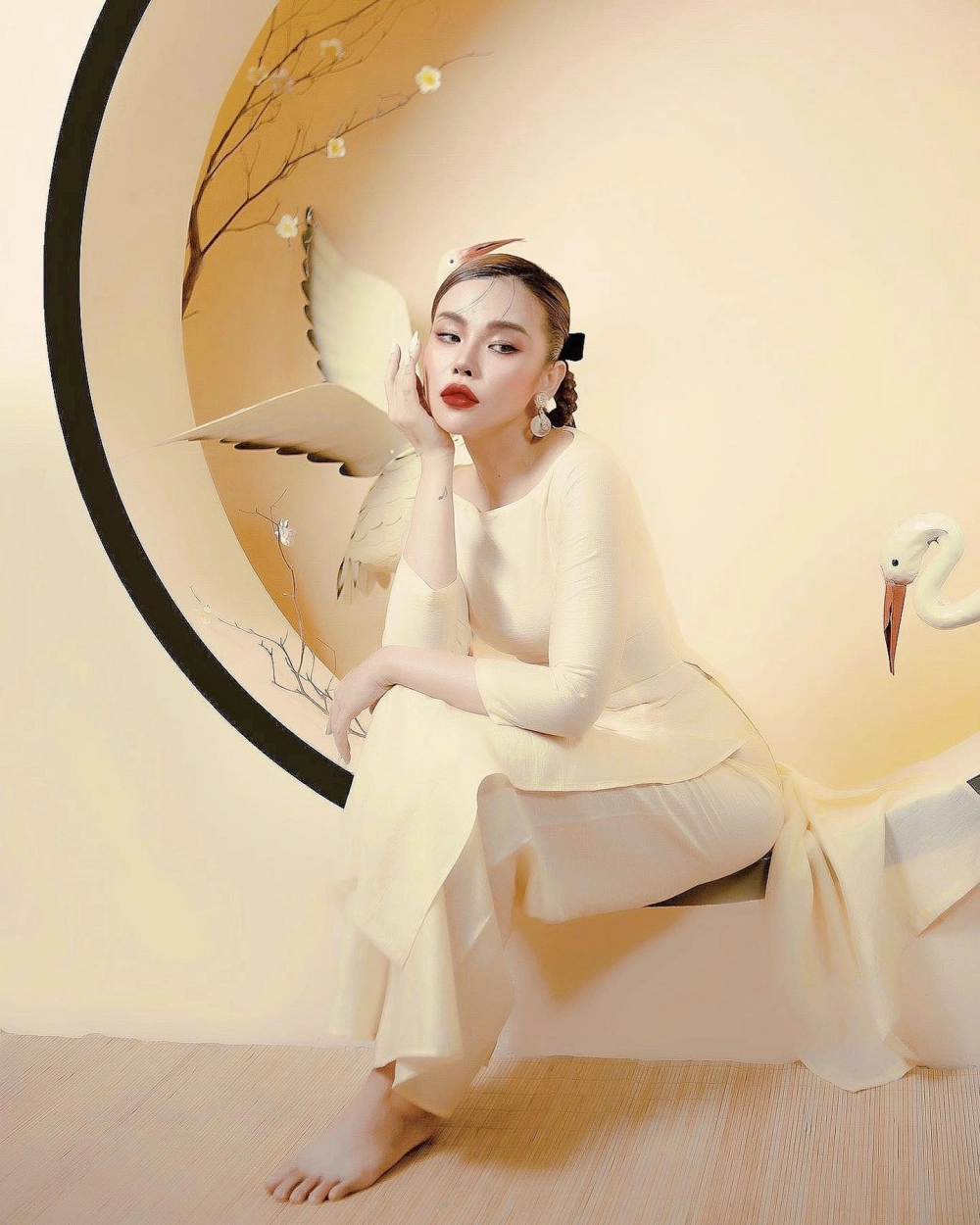 Visual trầm tư thể hiện ca khúc chấp niệm Trương Thảo Nhi