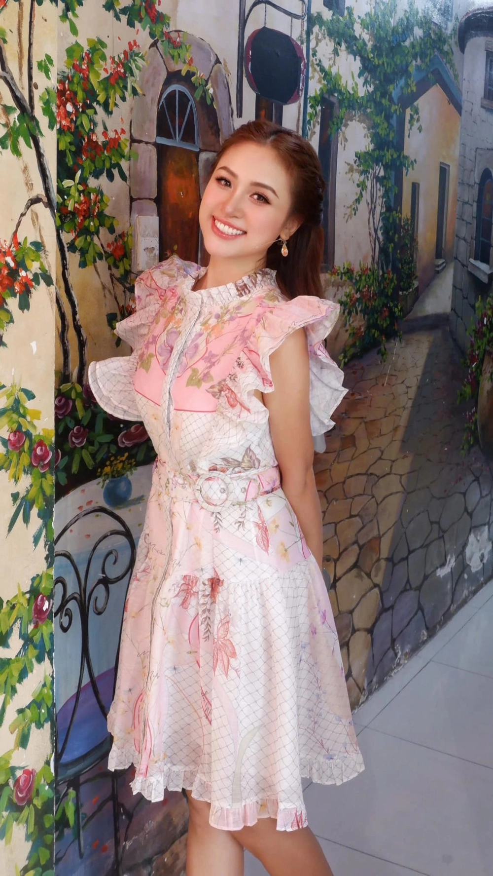 Ảnh thân thiện khiến nhiều người hỏi Vân Hugo quê ở đâu