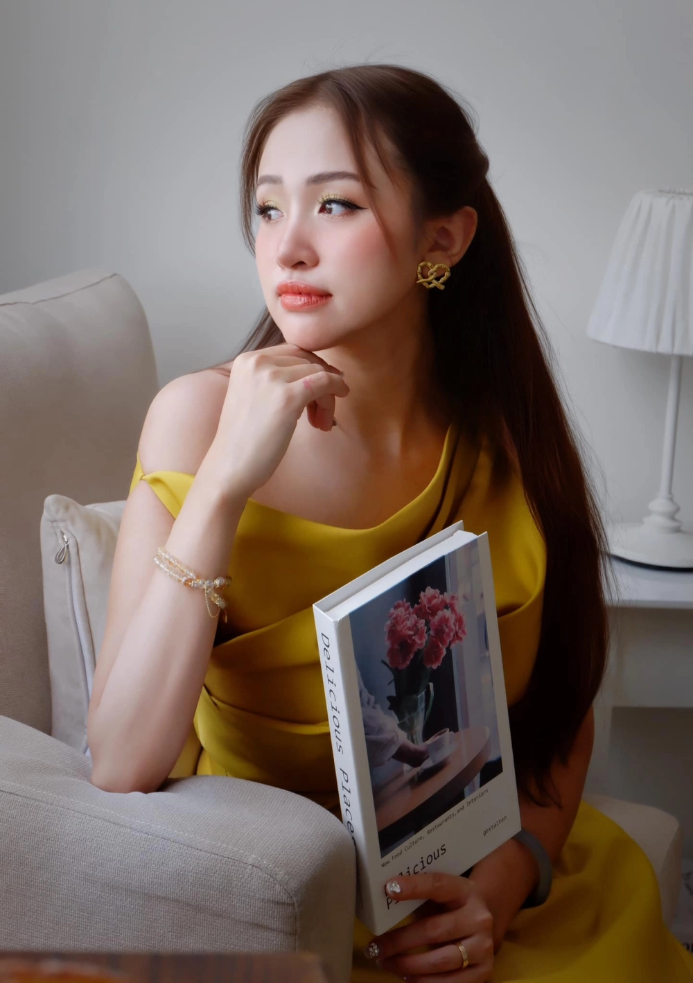 Visual rực rỡ trong Vân Hugo chị đẹp đạp gió rẽ sóng