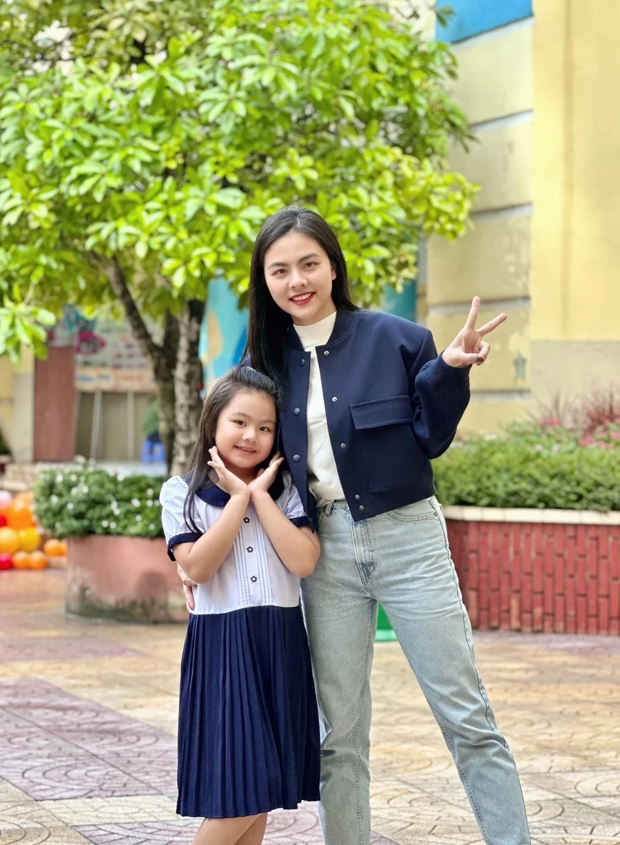 Ảnh đời thường năng động của Vân Trang trẻ trung