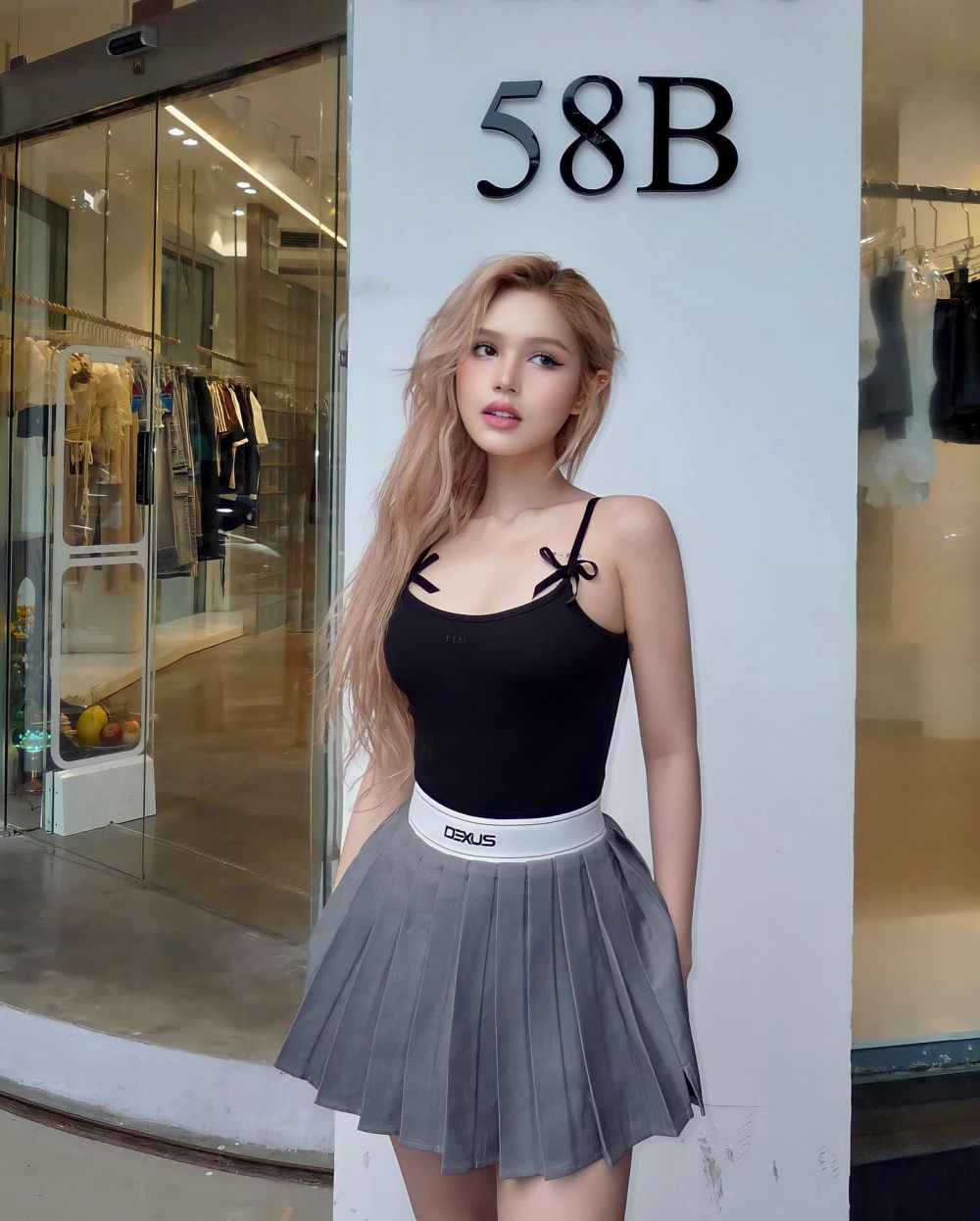 Khung hình nổi bật trong MV Xoài Non