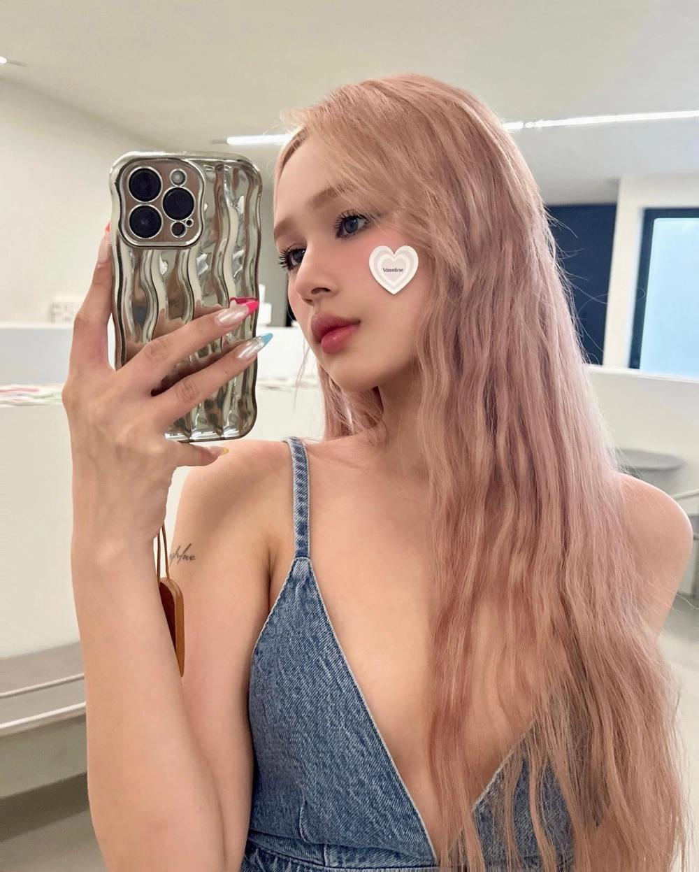 Khung chân dung giúp rõ tên thật Xoài Non