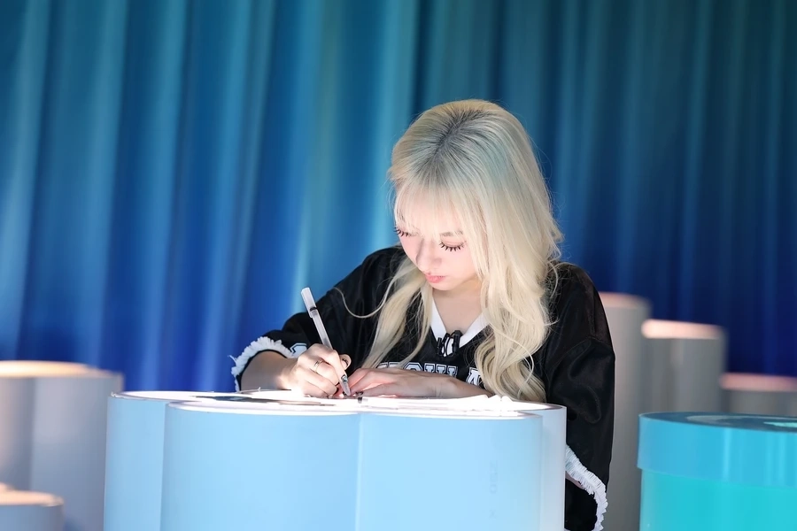 Album ảnh đặc sắc theo dòng nhạc Xuân Nghi trưởng thành