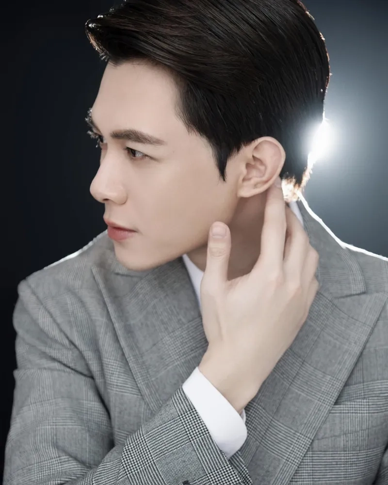 Khám phá phong cách thời trang ấn tượng của Anh Tú Atus