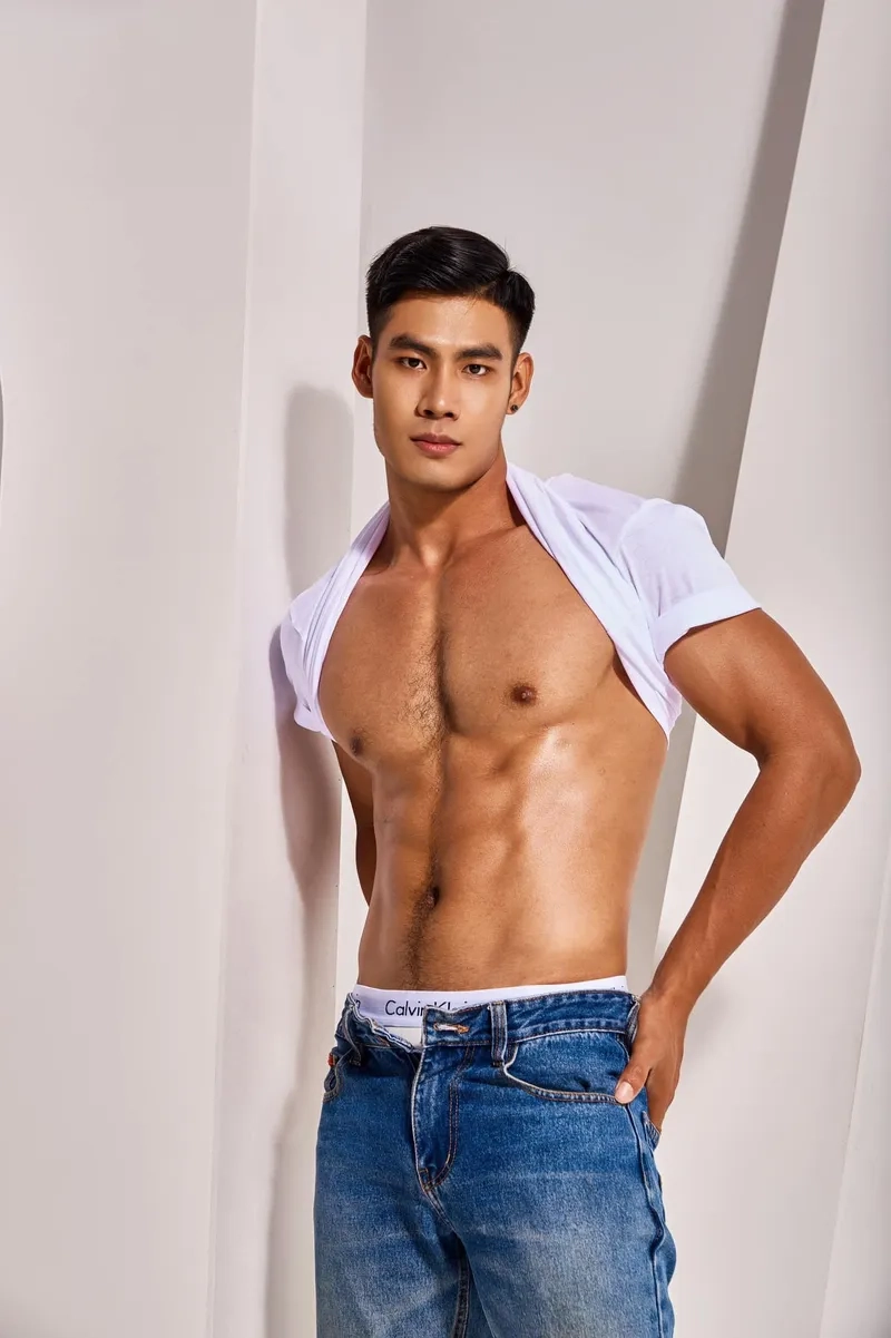 Hình ảnh đẹp khi Danh Chiếu Linh Á vương nhận vinh quang