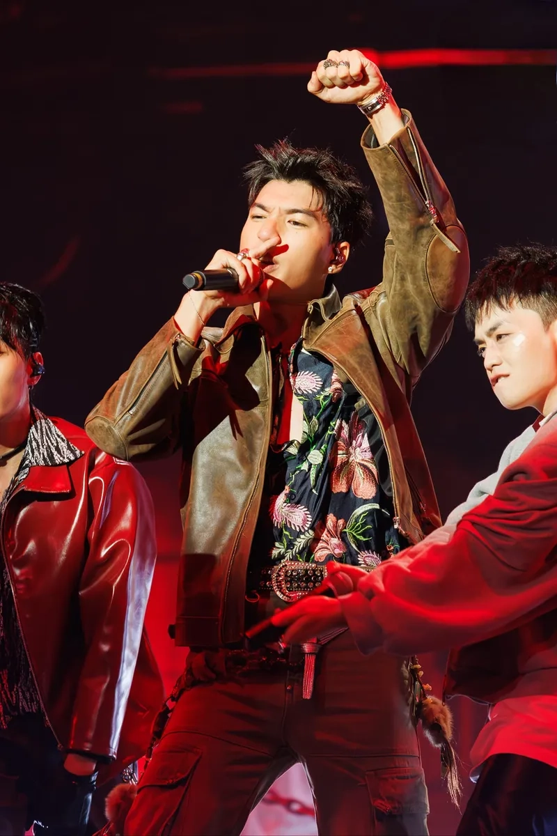 Xem MV mới Hiếu Thứ Hai siêu hot trên các nền tảng