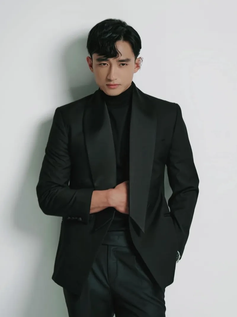 Khám phá Hữu Vi là ai qua ảnh và thông tin mới nhất