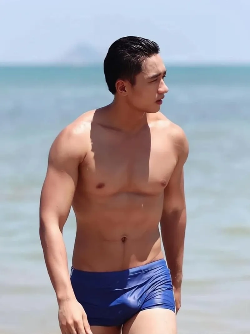 Người mẫu Hữu Vi khoe phong cách trẻ trung sành điệu