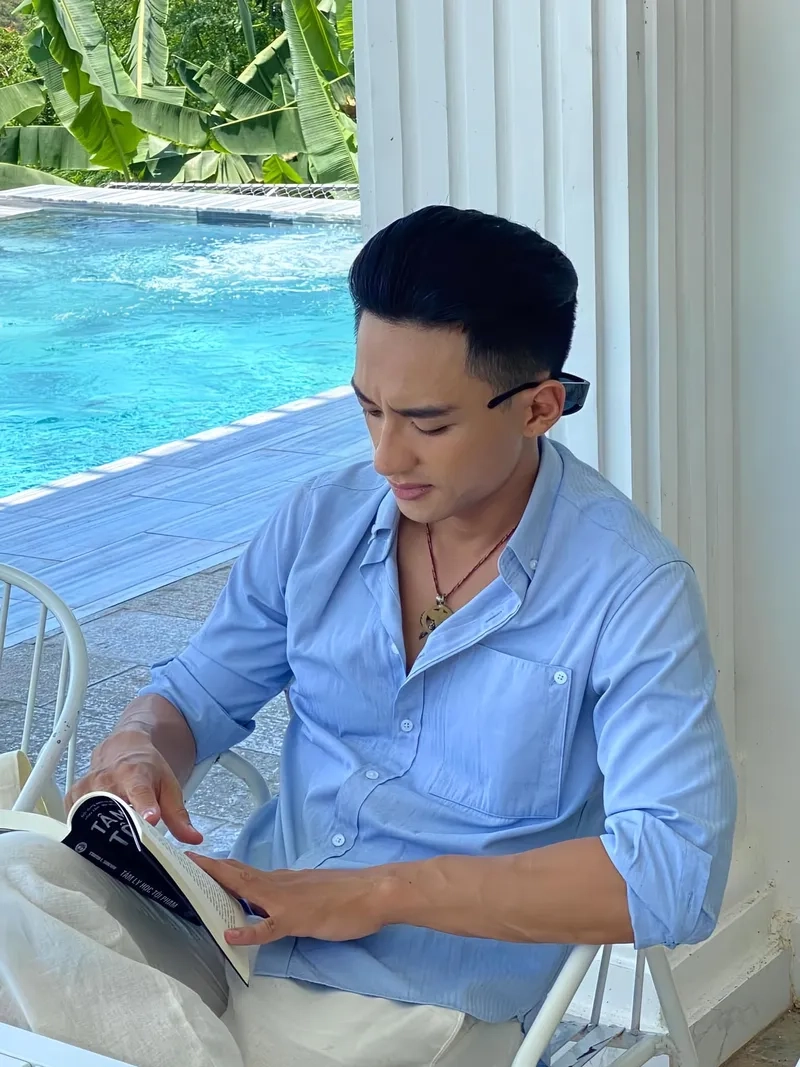 Hữu Vi Instagram chia sẻ phong cách thời trang độc đáo