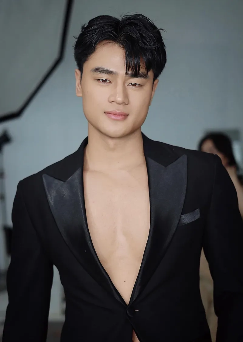 Netizen tò mò danh tính Lê Hữu Đạt bạn gái