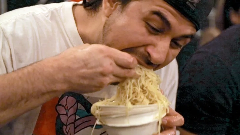 Cười tẹt ga với instant ramen meme hot trend