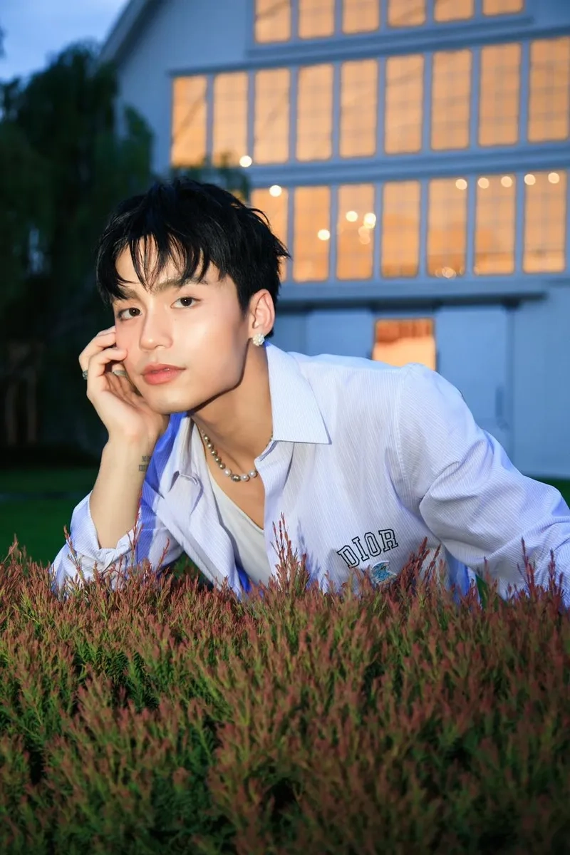 Ngắm vẻ cuốn hút của MONO ca sĩ trên sân khấu