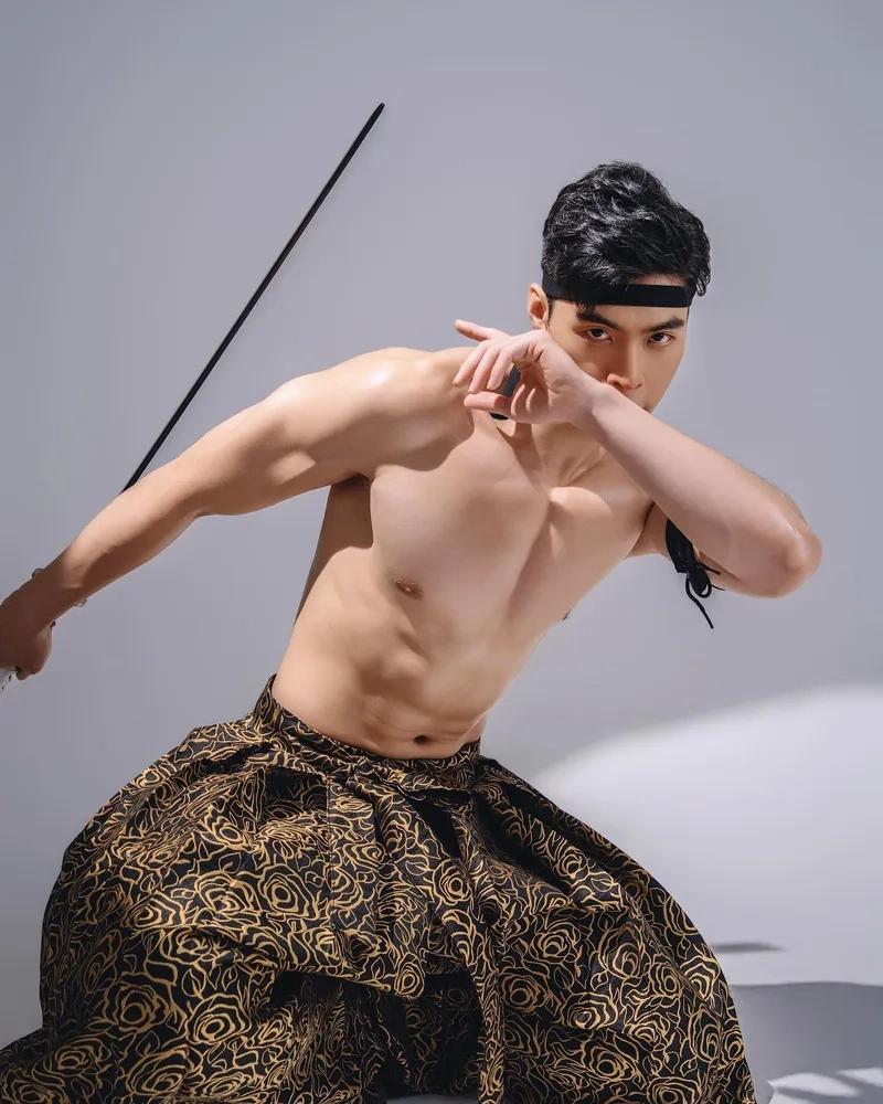 Tỏa sáng cùng Nam vương Hoàn vũ 2022 đầy khí chất