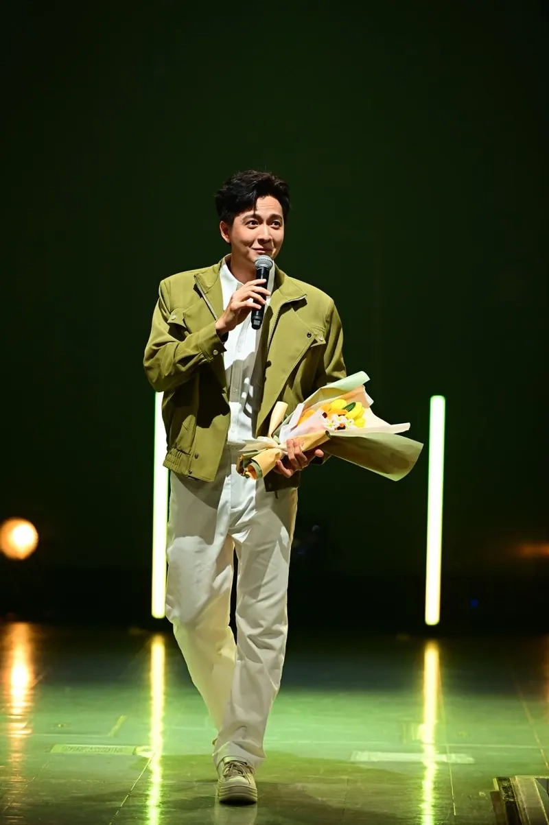 Ngô Kiến Huy MC dẫn chương trình cuốn hút mọi ánh nhìn