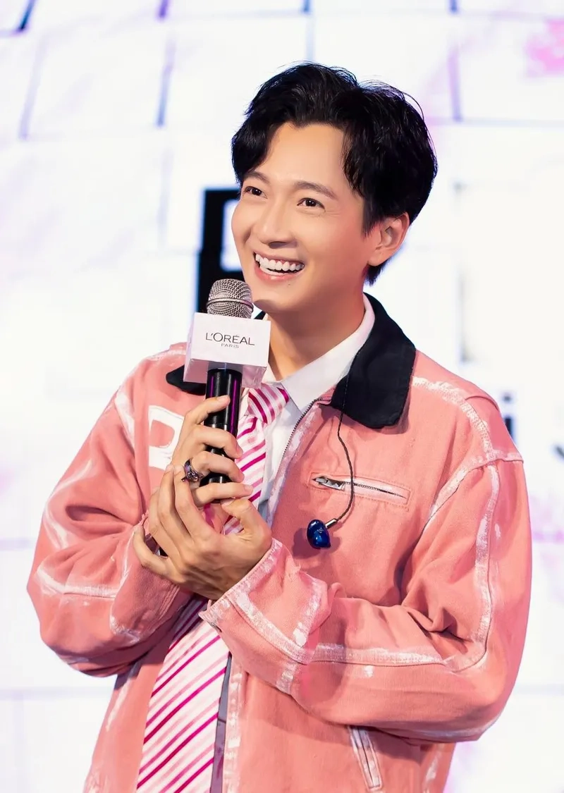 Khám phá những khoảnh khắc Ngô Kiến Huy ca sĩ cực chất