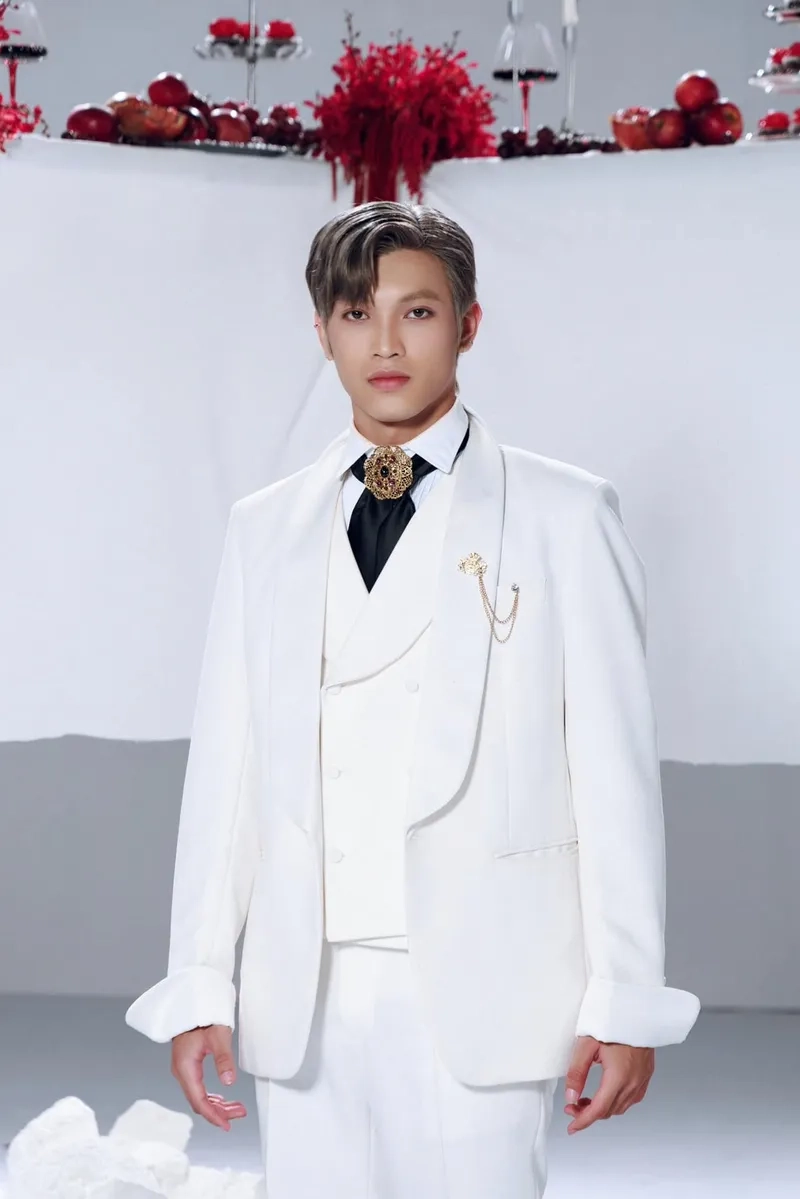 Theo dõi Ngô Việt Hoàng Instagram cập nhật hình ảnh mới nhất