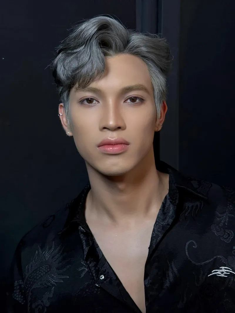 Xem Ngô Việt Hoàng profile đầy đủ về sự nghiệp và đời tư