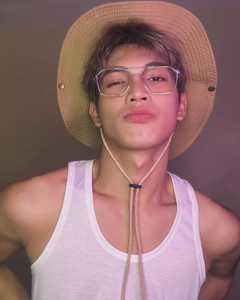 Tổng hợp Ngô Việt Hoàng ảnh đẹp và ấn tượng trên mạng xã hội