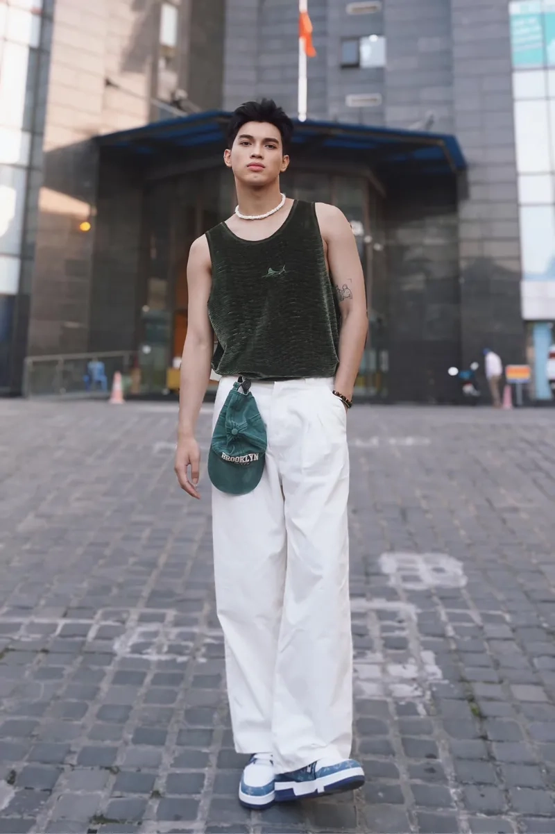 Thể hiện thần thái Ngô Việt Hoàng catwalk chuyên nghiệp và cuốn hút