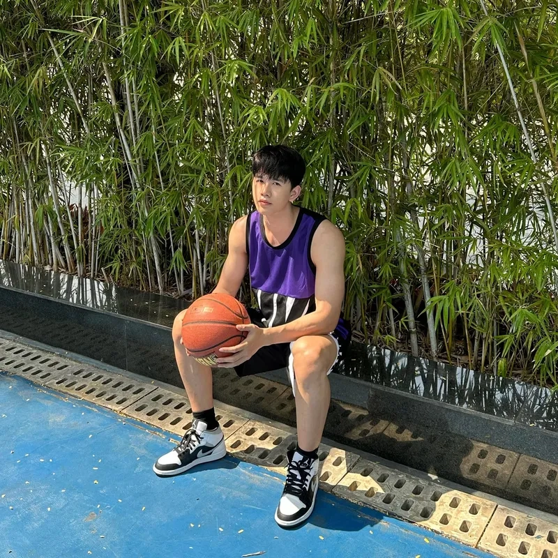 Phong cách thời trang độc đáo của Minh Kha người mẫu