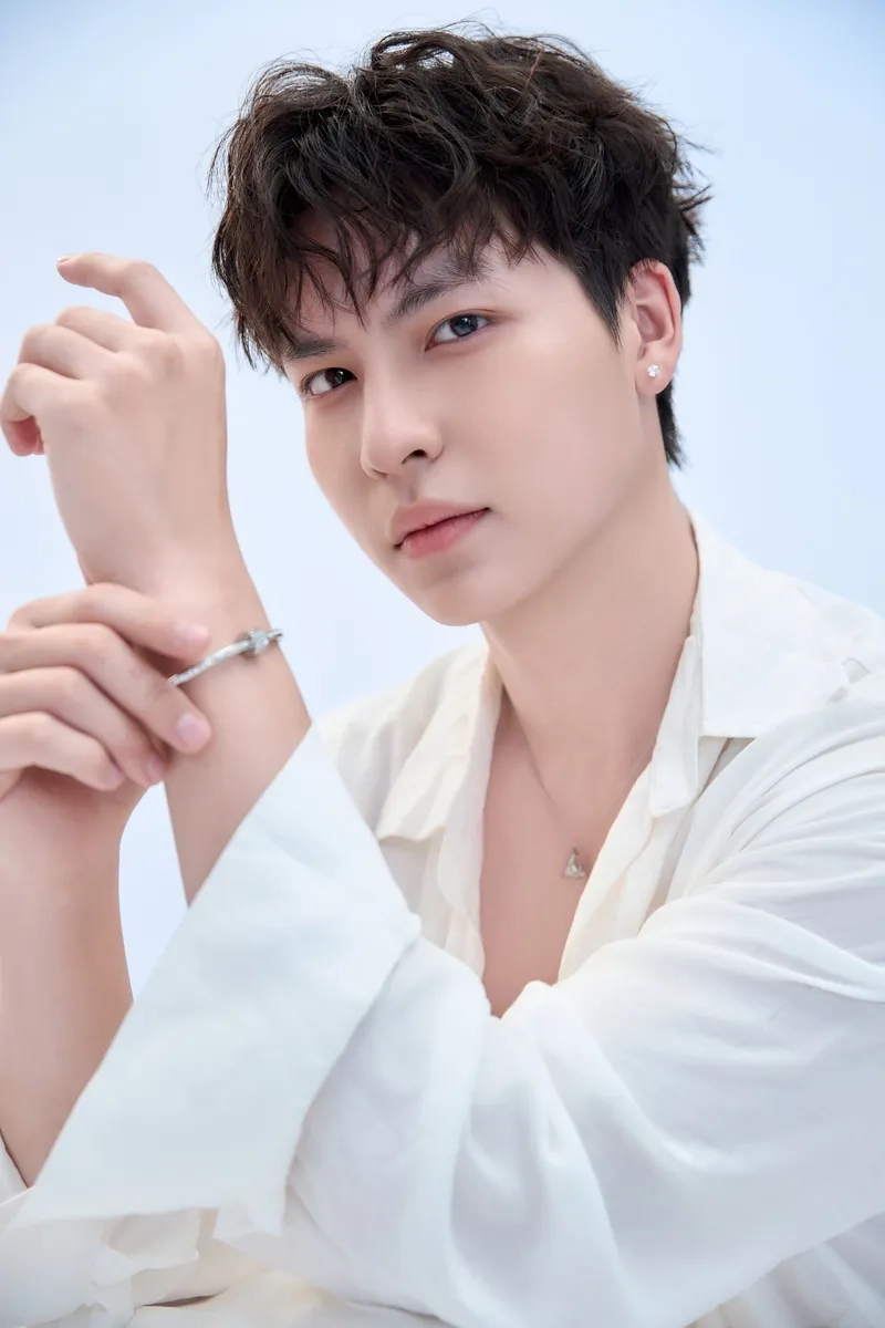 Nguyễn Xuân Thắng Quán quân The Next Gentleman khoe vẻ nam tính đầy cuốn hút
