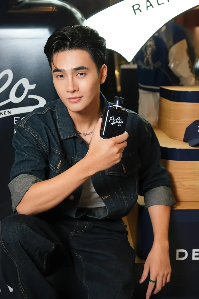 Theo dõi các hoạt động trên Nhâm Phương Nam Instagram chính thức