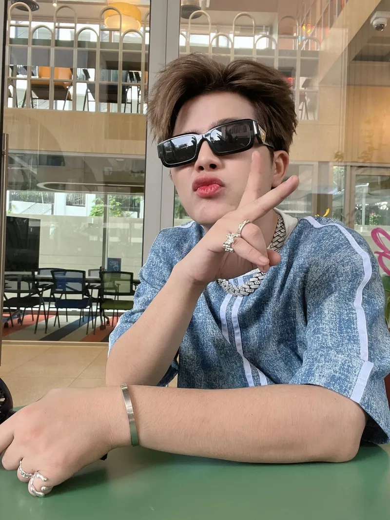 Rhyder Anh Trai Say Hi nụ cười khiến tim tan chảy