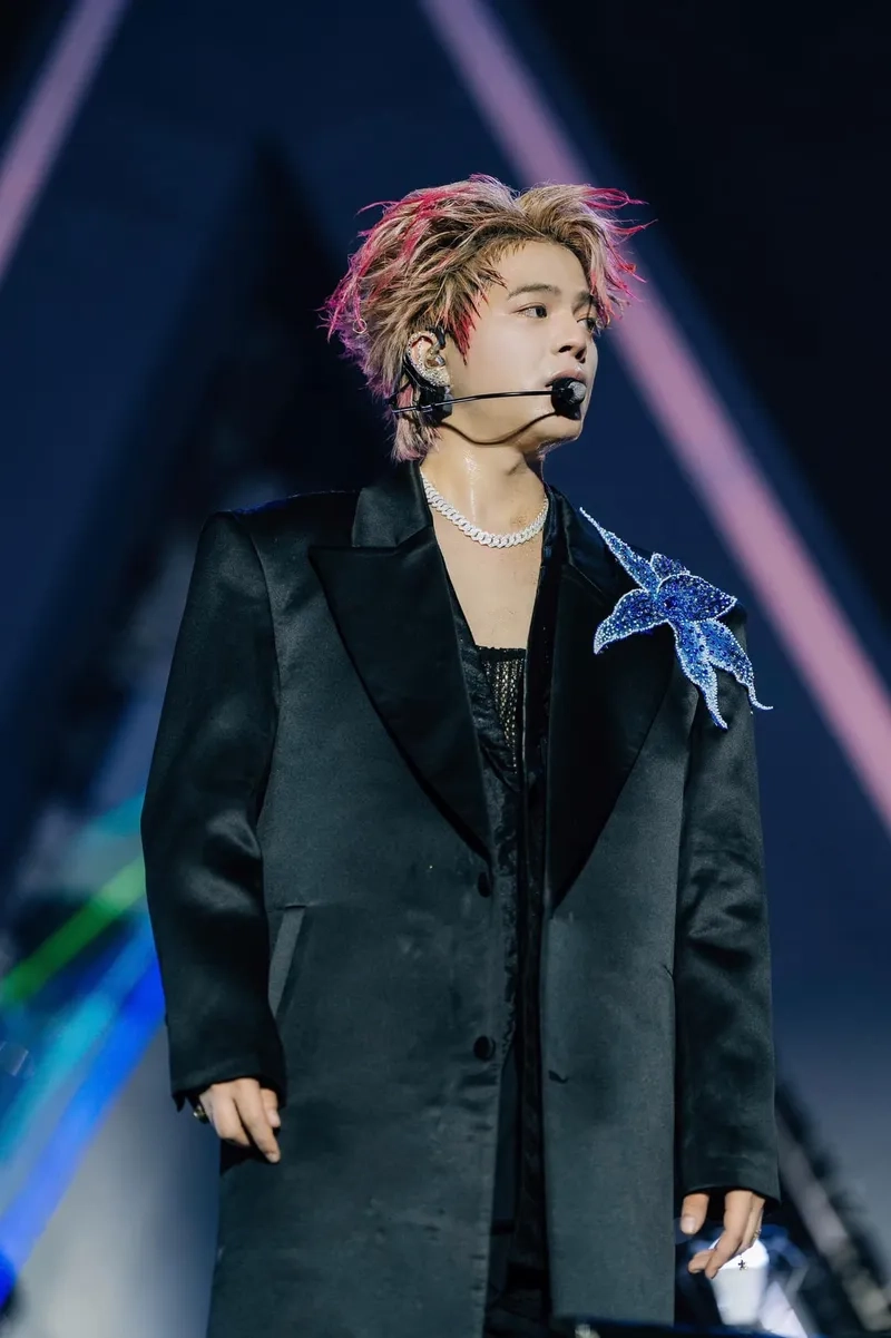 Ca sĩ Quang Anh Rhyder tỏa sáng ấn tượng