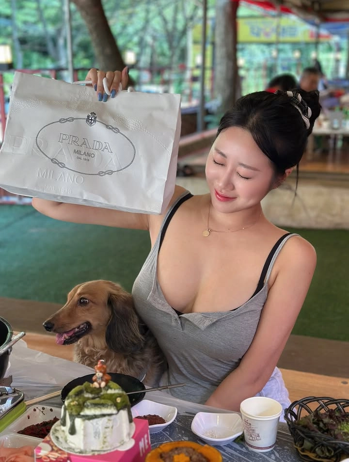 Con gái xinh đẹp mịn màng siêu mê hoặc