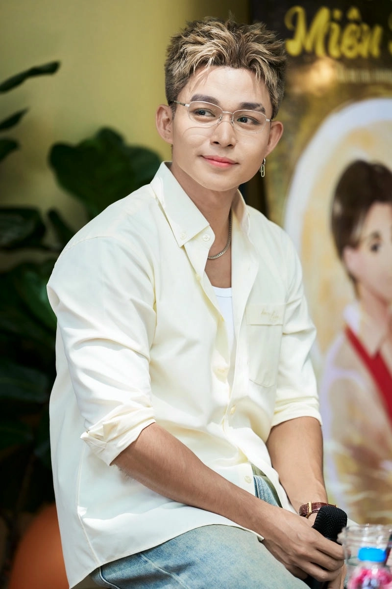 Jun Phạm là ca sĩ, diễn viên và người dẫn chương trình nổi tiếng 