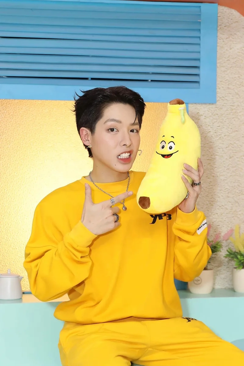 Fan phát cuồng với đức phúc anh trai say hi trên sân khấu cực bùng nổ